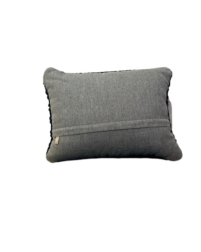 Almofada Malha Preta Laçada Retangular